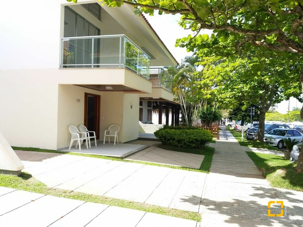 Casa com 580m², 10 quartos (sendo 3 suítes), 5 garagens, no bairro Jurerê Internacional em Florianópolis