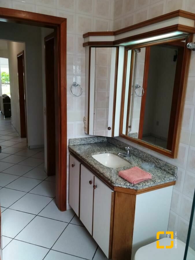 Casa com 580m², 10 quartos (sendo 3 suítes), 5 garagens, no bairro Jurerê Internacional em Florianópolis