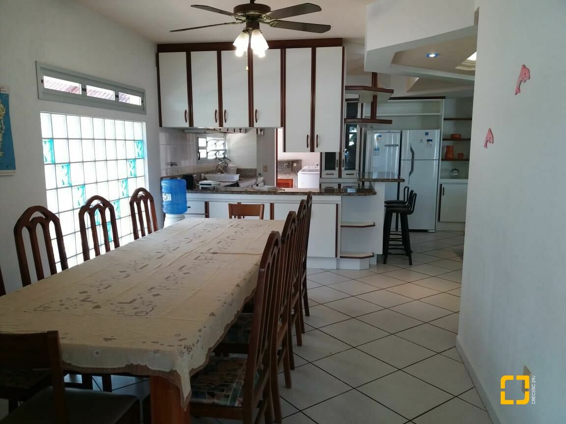 Casa com 580m², 10 quartos (sendo 3 suítes), 5 garagens, no bairro Jurerê Internacional em Florianópolis