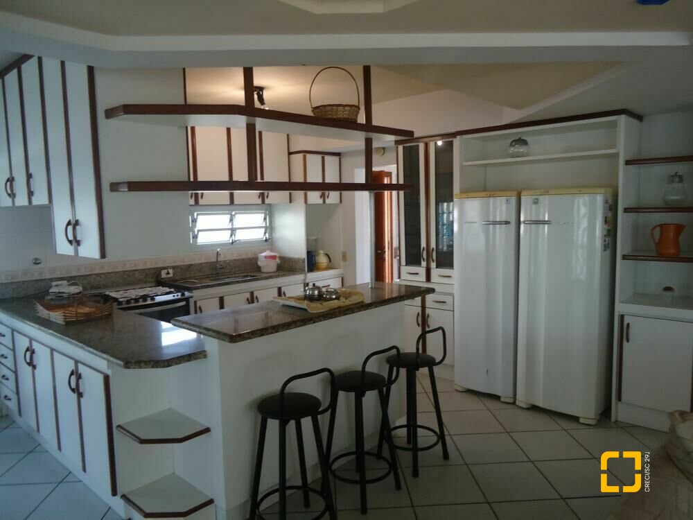 Casa com 580m², 10 quartos (sendo 3 suítes), 5 garagens, no bairro Jurerê Internacional em Florianópolis