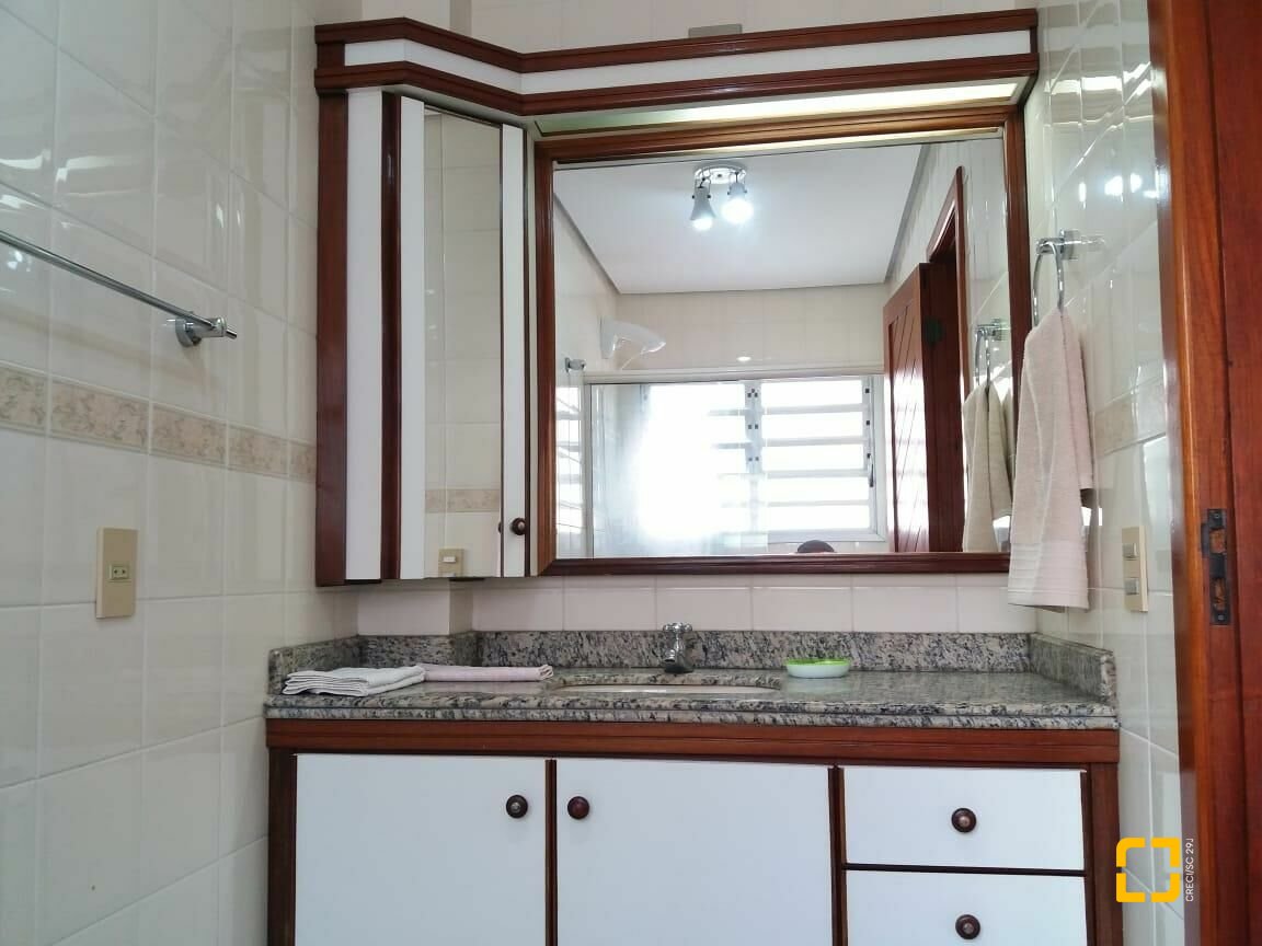 Casa com 580m², 10 quartos (sendo 3 suítes), 5 garagens, no bairro Jurerê Internacional em Florianópolis