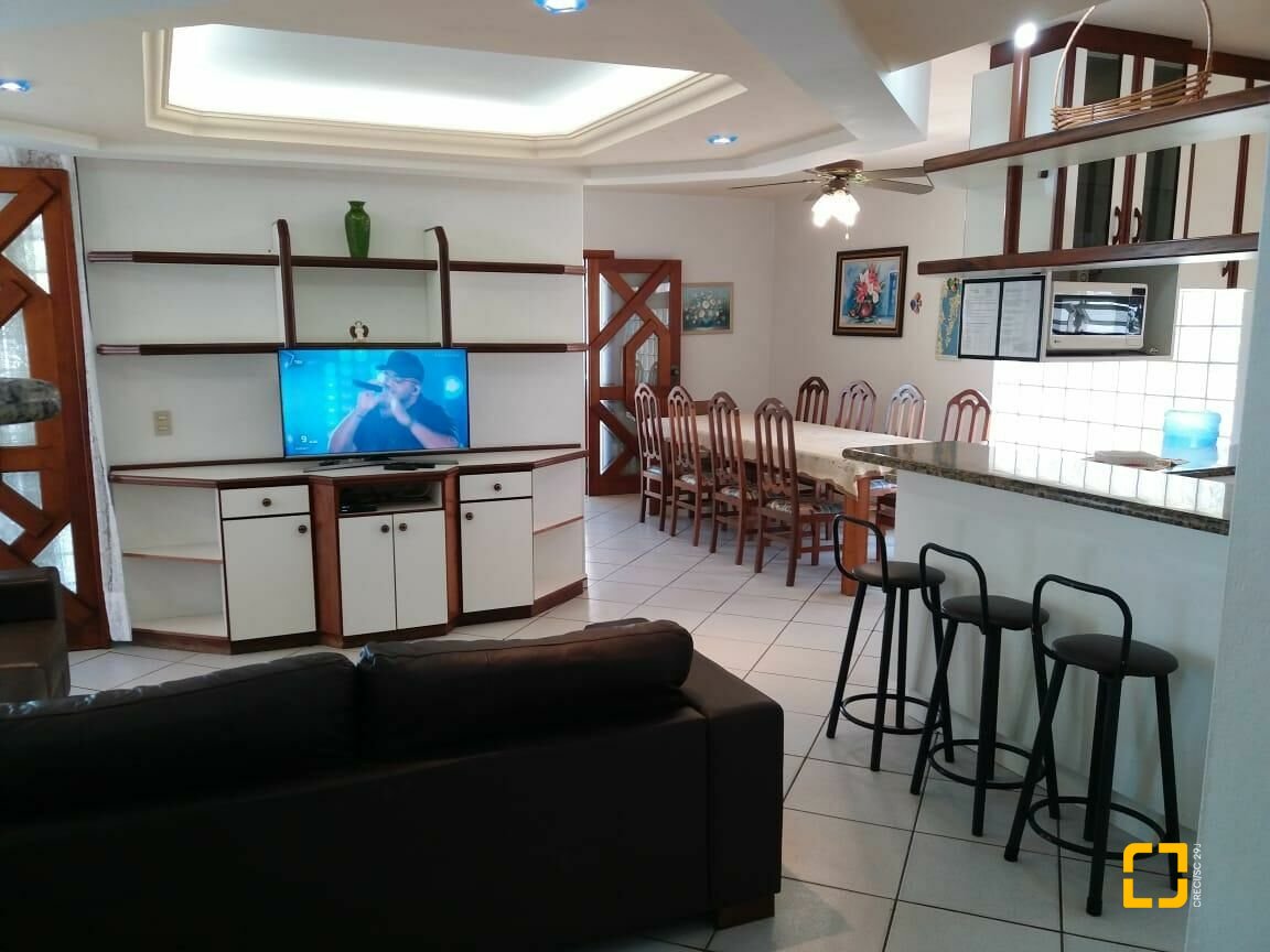 Casa com 580m², 10 quartos (sendo 3 suítes), 5 garagens, no bairro Jurerê Internacional em Florianópolis