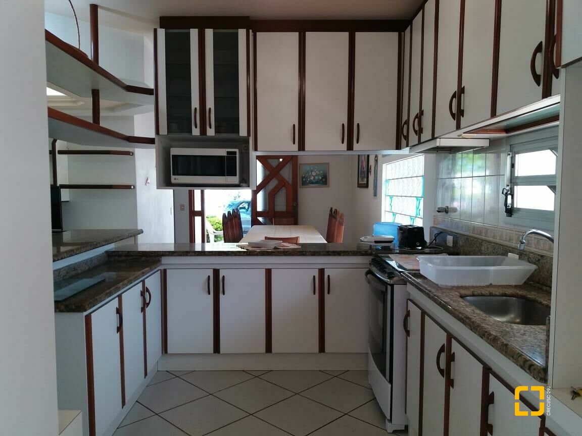 Casa com 580m², 10 quartos (sendo 3 suítes), 5 garagens, no bairro Jurerê Internacional em Florianópolis