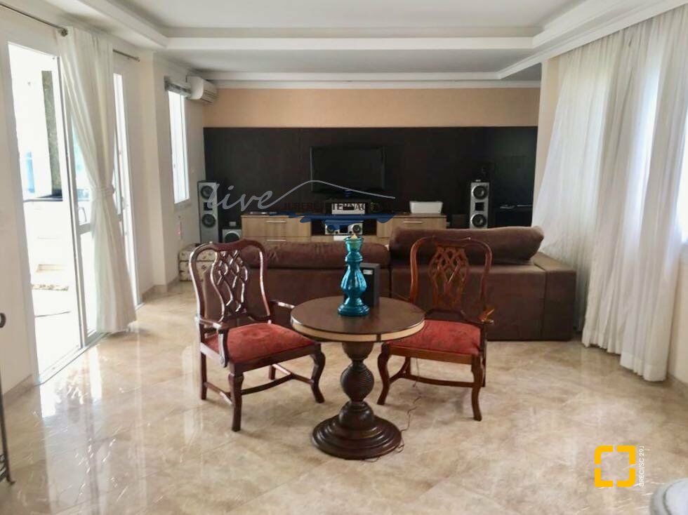 Casa com 430m², 8 quartos (sendo 4 suítes), 3 garagens, no bairro Jurerê Internacional em Florianópolis