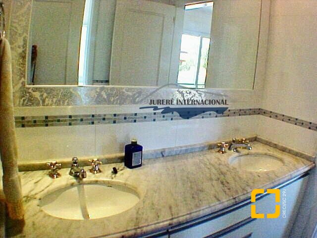 Casa com 430m², 8 quartos (sendo 4 suítes), 3 garagens, no bairro Jurerê Internacional em Florianópolis