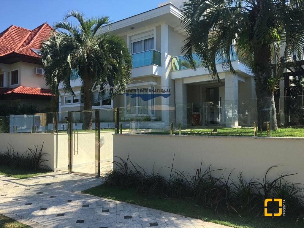 Casa com 430m², 8 quartos (sendo 4 suítes), 3 garagens, no bairro Jurerê Internacional em Florianópolis