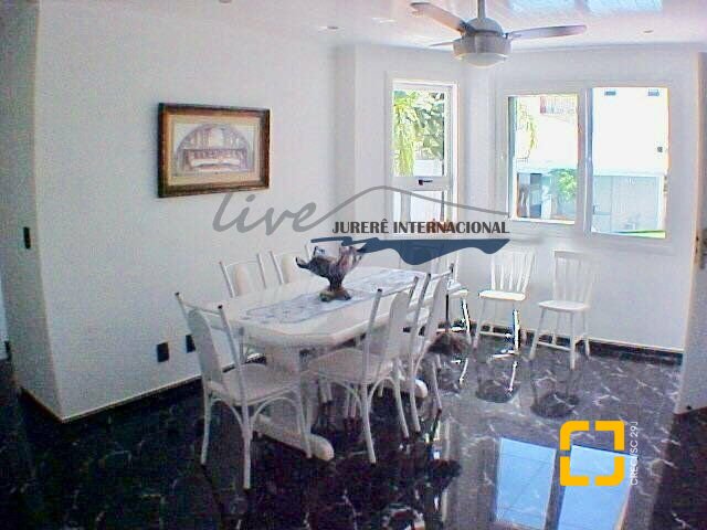Casa com 430m², 8 quartos (sendo 4 suítes), 3 garagens, no bairro Jurerê Internacional em Florianópolis
