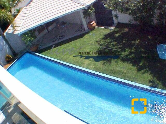 Casa com 430m², 8 quartos (sendo 4 suítes), 3 garagens, no bairro Jurerê Internacional em Florianópolis