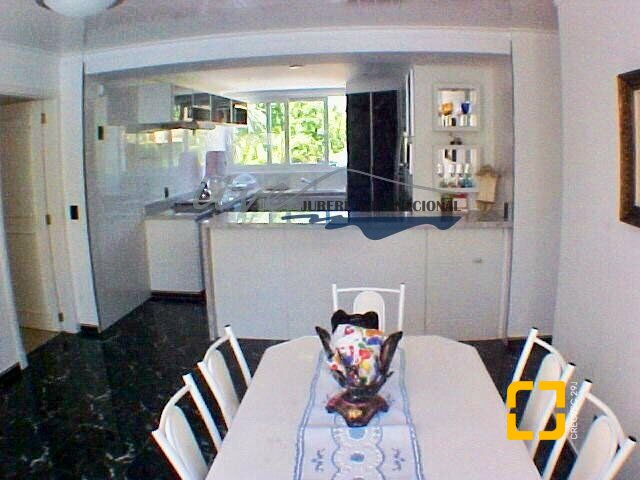 Casa com 430m², 8 quartos (sendo 4 suítes), 3 garagens, no bairro Jurerê Internacional em Florianópolis