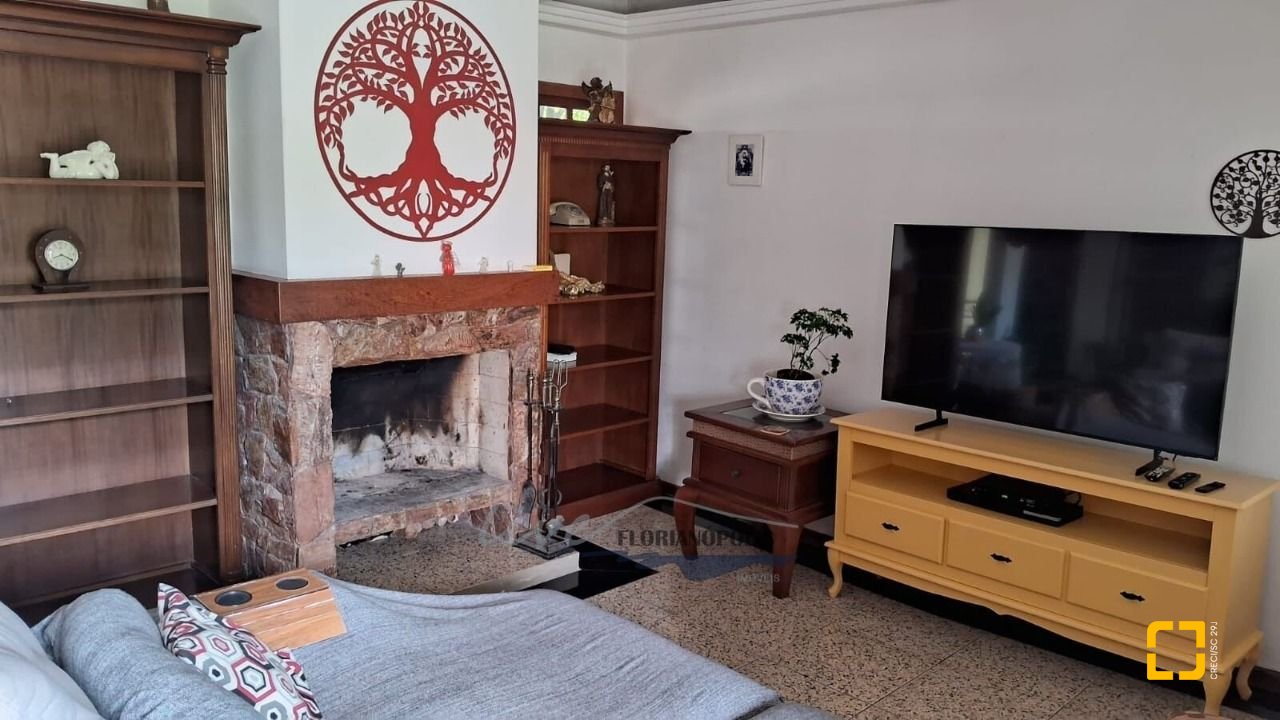 Casa com 316m², 7 quartos (sendo 2 suítes), 2 garagens, no bairro Jurerê Internacional em Florianópolis