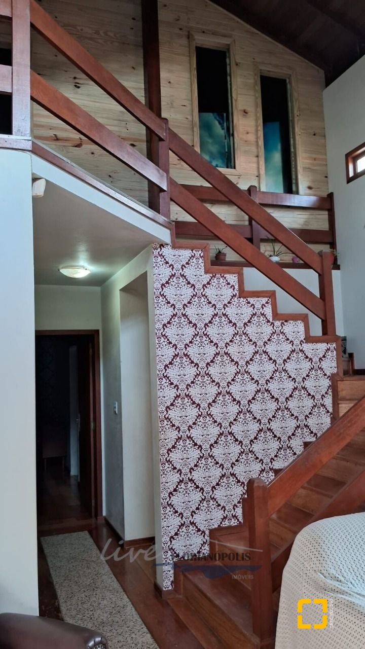 Casa com 316m², 7 quartos (sendo 2 suítes), 2 garagens, no bairro Jurerê Internacional em Florianópolis