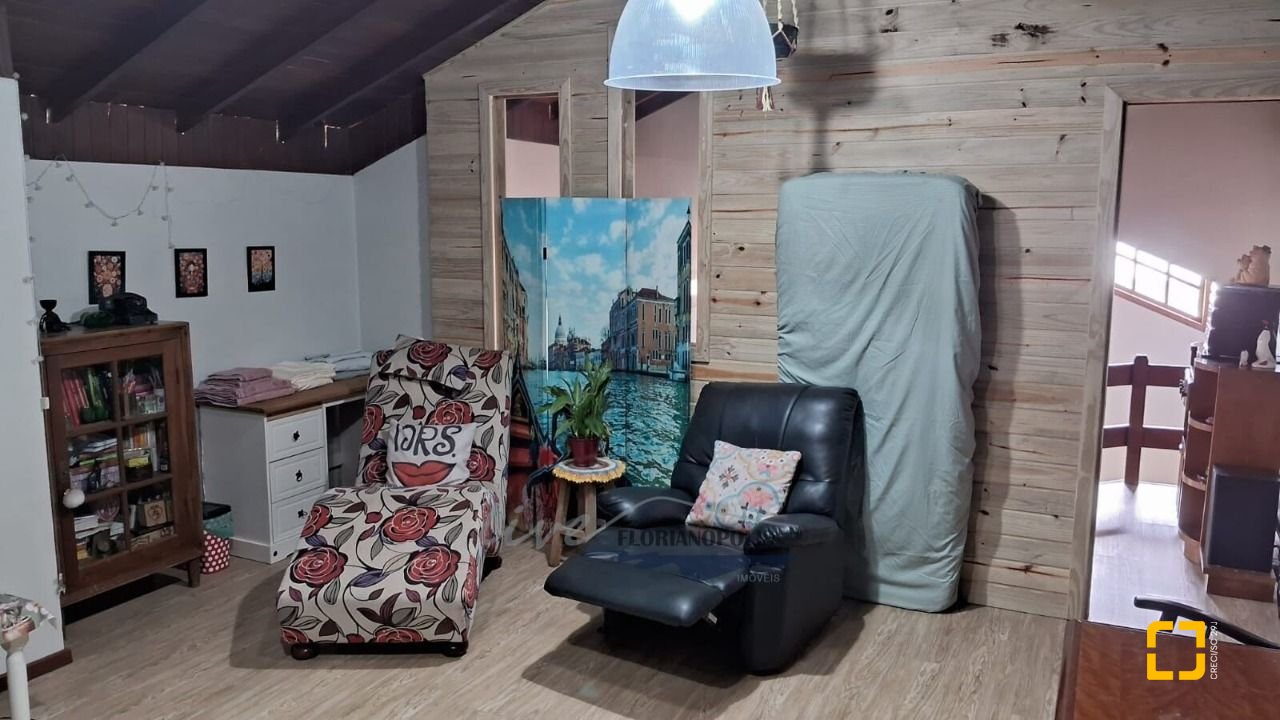 Casa com 316m², 7 quartos (sendo 2 suítes), 2 garagens, no bairro Jurerê Internacional em Florianópolis
