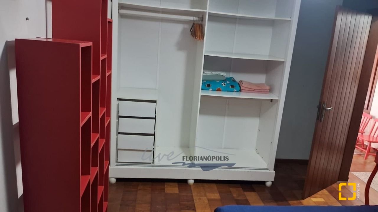 Casa com 316m², 7 quartos (sendo 2 suítes), 2 garagens, no bairro Jurerê Internacional em Florianópolis
