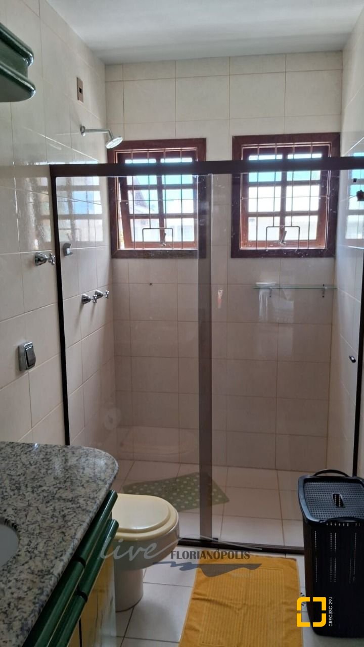 Casa com 316m², 7 quartos (sendo 2 suítes), 2 garagens, no bairro Jurerê Internacional em Florianópolis