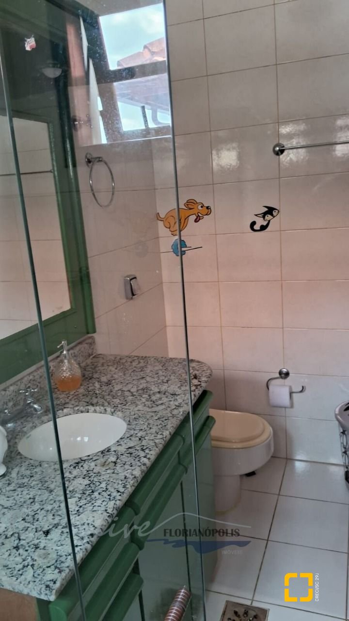 Casa com 316m², 7 quartos (sendo 2 suítes), 2 garagens, no bairro Jurerê Internacional em Florianópolis