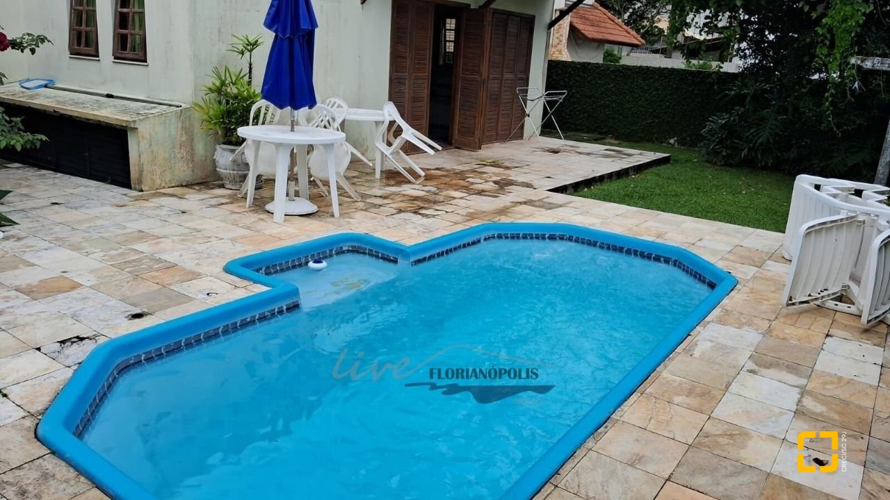 Casa com 316m², 7 quartos (sendo 2 suítes), 2 garagens, no bairro Jurerê Internacional em Florianópolis