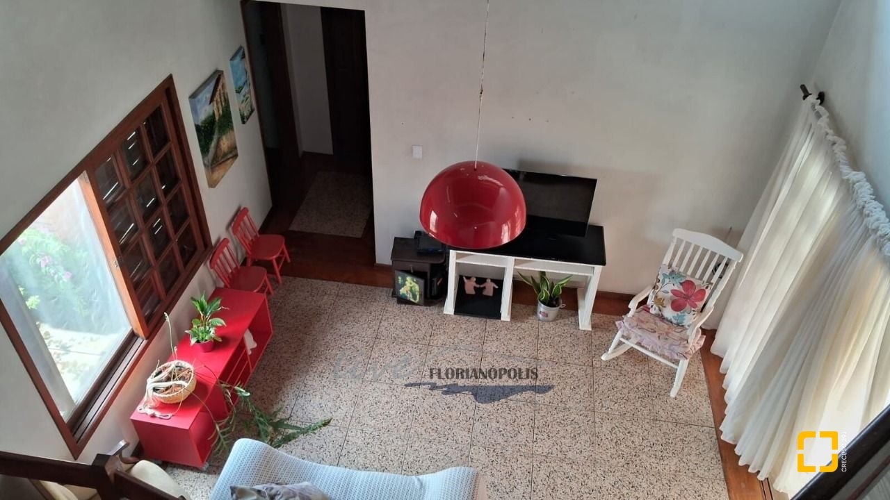 Casa com 316m², 7 quartos (sendo 2 suítes), 2 garagens, no bairro Jurerê Internacional em Florianópolis