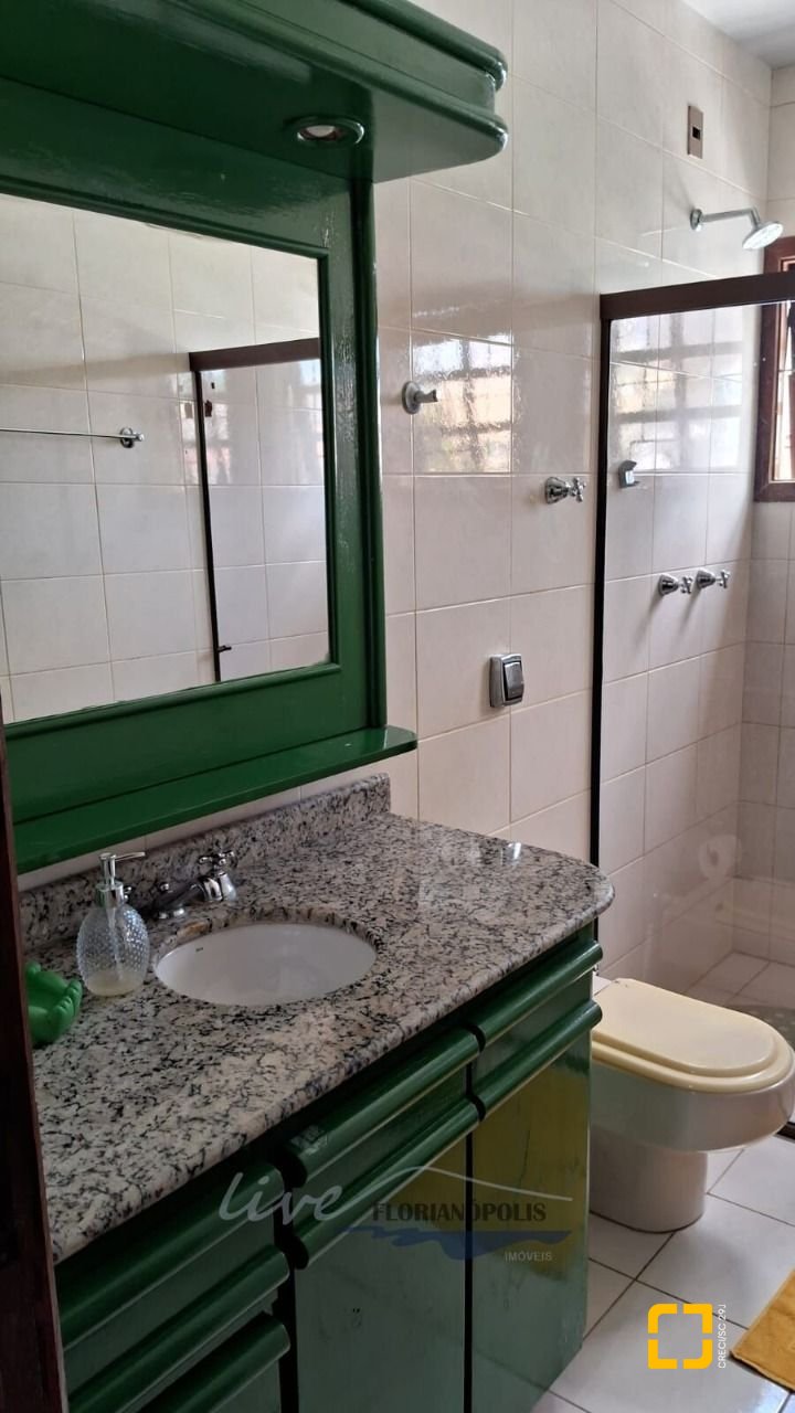 Casa com 316m², 7 quartos (sendo 2 suítes), 2 garagens, no bairro Jurerê Internacional em Florianópolis