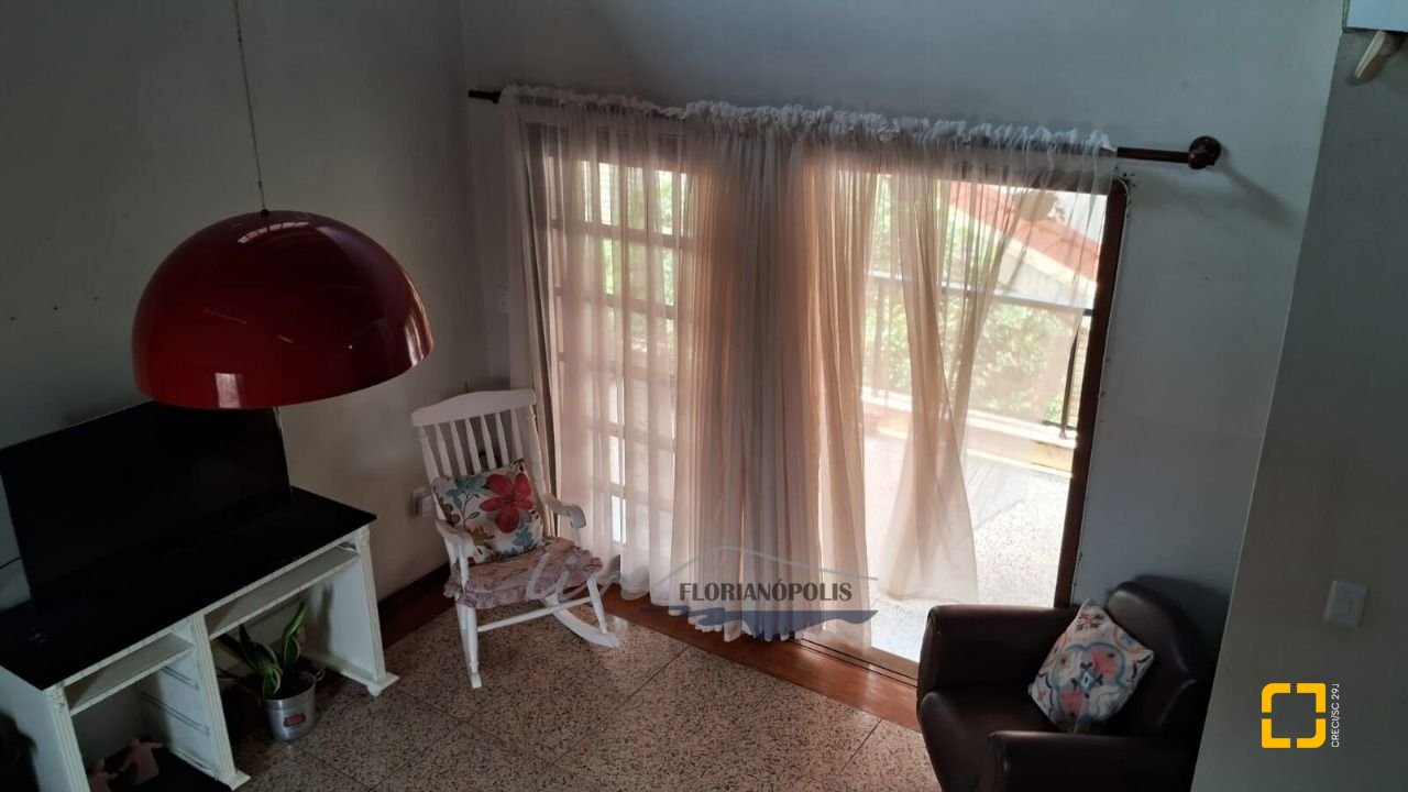 Casa com 316m², 7 quartos (sendo 2 suítes), 2 garagens, no bairro Jurerê Internacional em Florianópolis