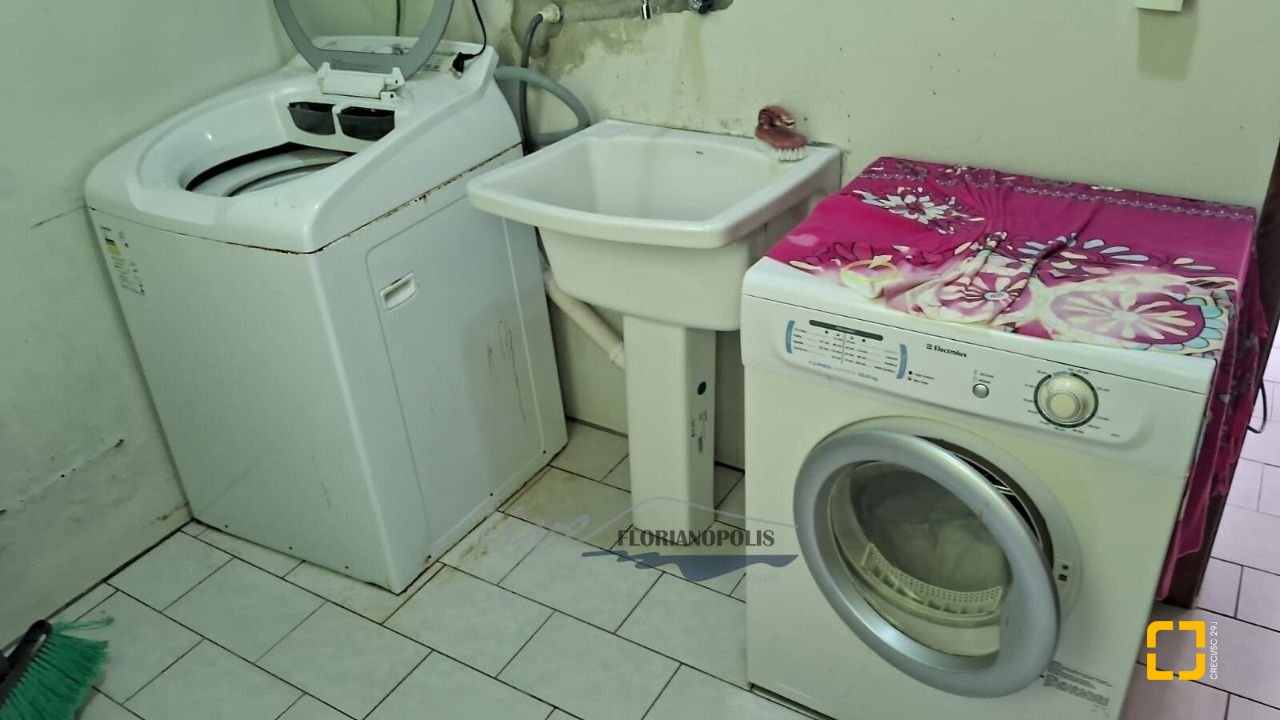 Casa com 316m², 7 quartos (sendo 2 suítes), 2 garagens, no bairro Jurerê Internacional em Florianópolis
