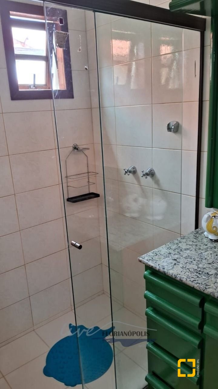 Casa com 316m², 7 quartos (sendo 2 suítes), 2 garagens, no bairro Jurerê Internacional em Florianópolis