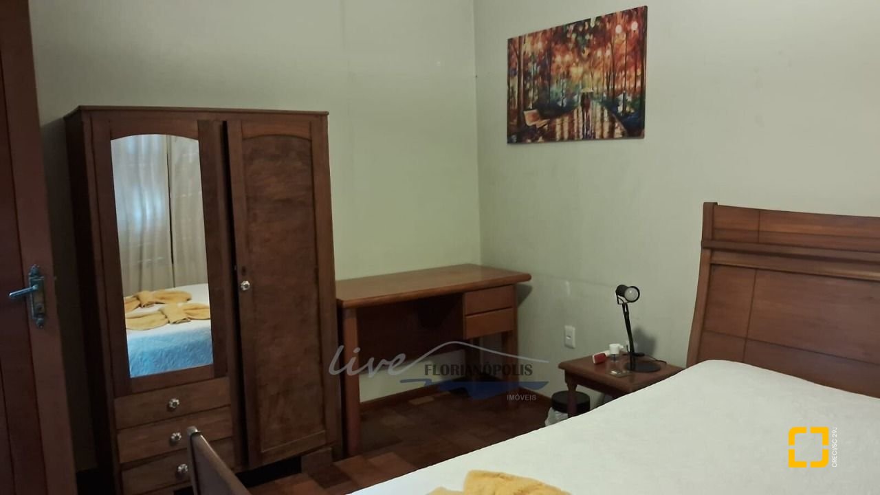 Casa com 316m², 7 quartos (sendo 2 suítes), 2 garagens, no bairro Jurerê Internacional em Florianópolis