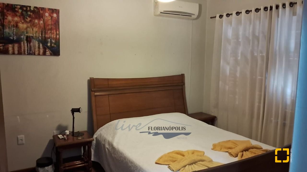 Casa com 316m², 7 quartos (sendo 2 suítes), 2 garagens, no bairro Jurerê Internacional em Florianópolis