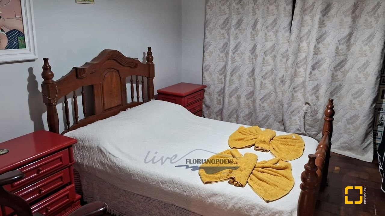 Casa com 316m², 7 quartos (sendo 2 suítes), 2 garagens, no bairro Jurerê Internacional em Florianópolis
