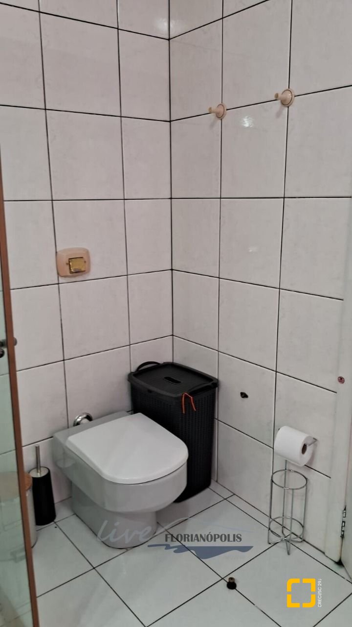 Casa com 316m², 7 quartos (sendo 2 suítes), 2 garagens, no bairro Jurerê Internacional em Florianópolis