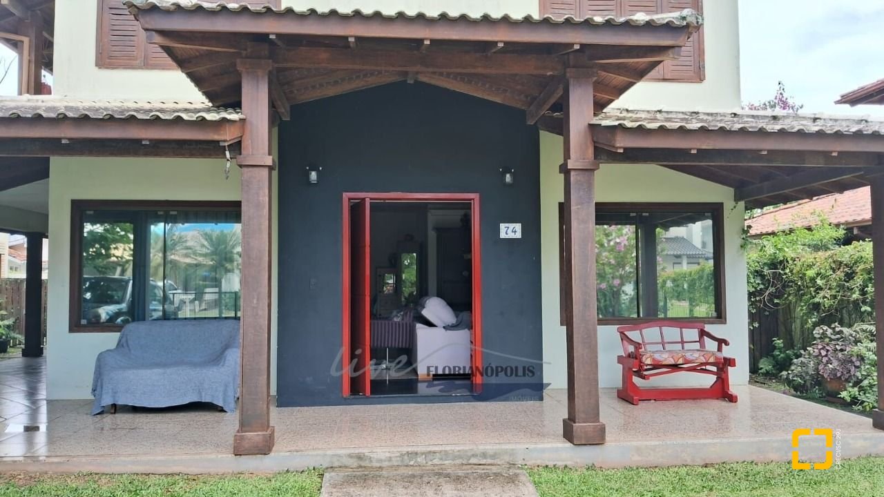 Casa com 316m², 7 quartos (sendo 2 suítes), 2 garagens, no bairro Jurerê Internacional em Florianópolis