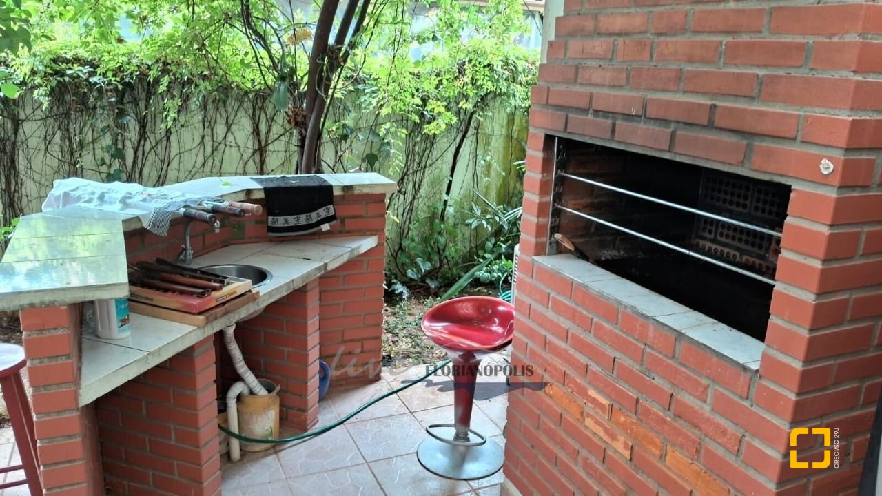 Casa com 316m², 7 quartos (sendo 2 suítes), 2 garagens, no bairro Jurerê Internacional em Florianópolis