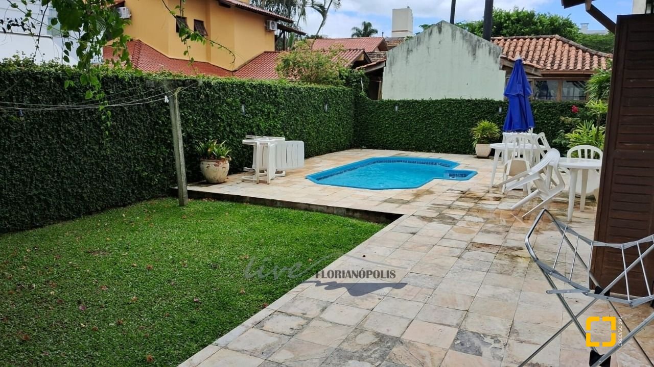 Casa com 316m², 7 quartos (sendo 2 suítes), 2 garagens, no bairro Jurerê Internacional em Florianópolis