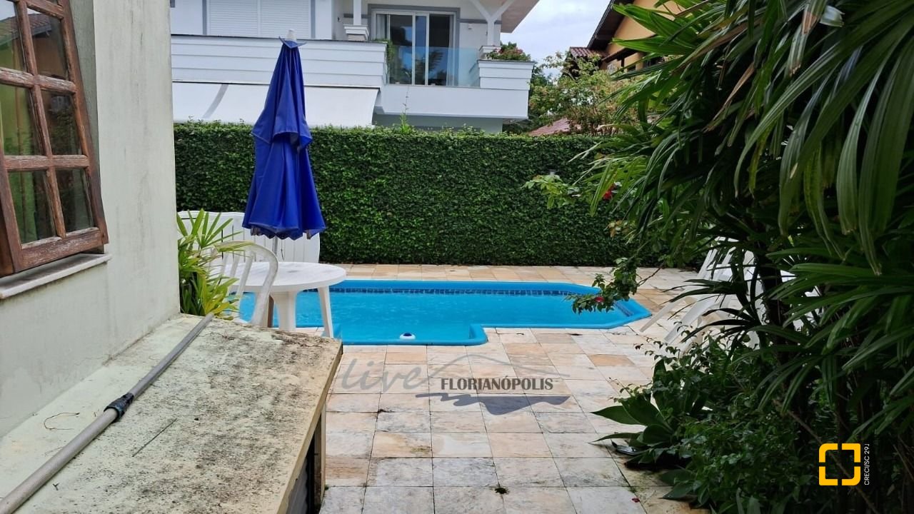 Casa com 316m², 7 quartos (sendo 2 suítes), 2 garagens, no bairro Jurerê Internacional em Florianópolis