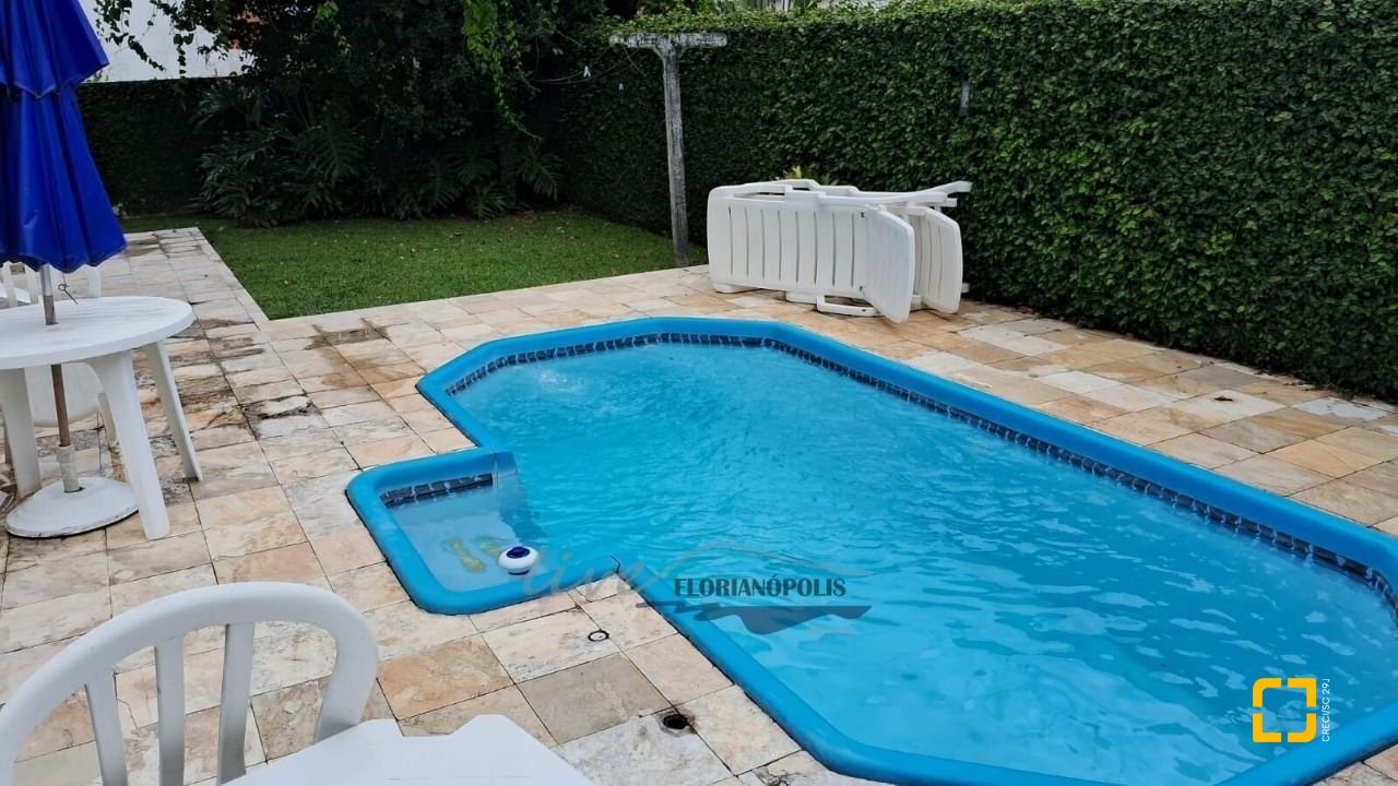 Casa com 316m², 7 quartos (sendo 2 suítes), 2 garagens, no bairro Jurerê Internacional em Florianópolis