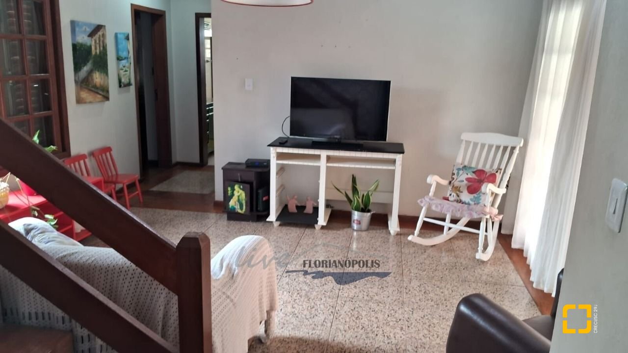 Casa com 316m², 7 quartos (sendo 2 suítes), 2 garagens, no bairro Jurerê Internacional em Florianópolis