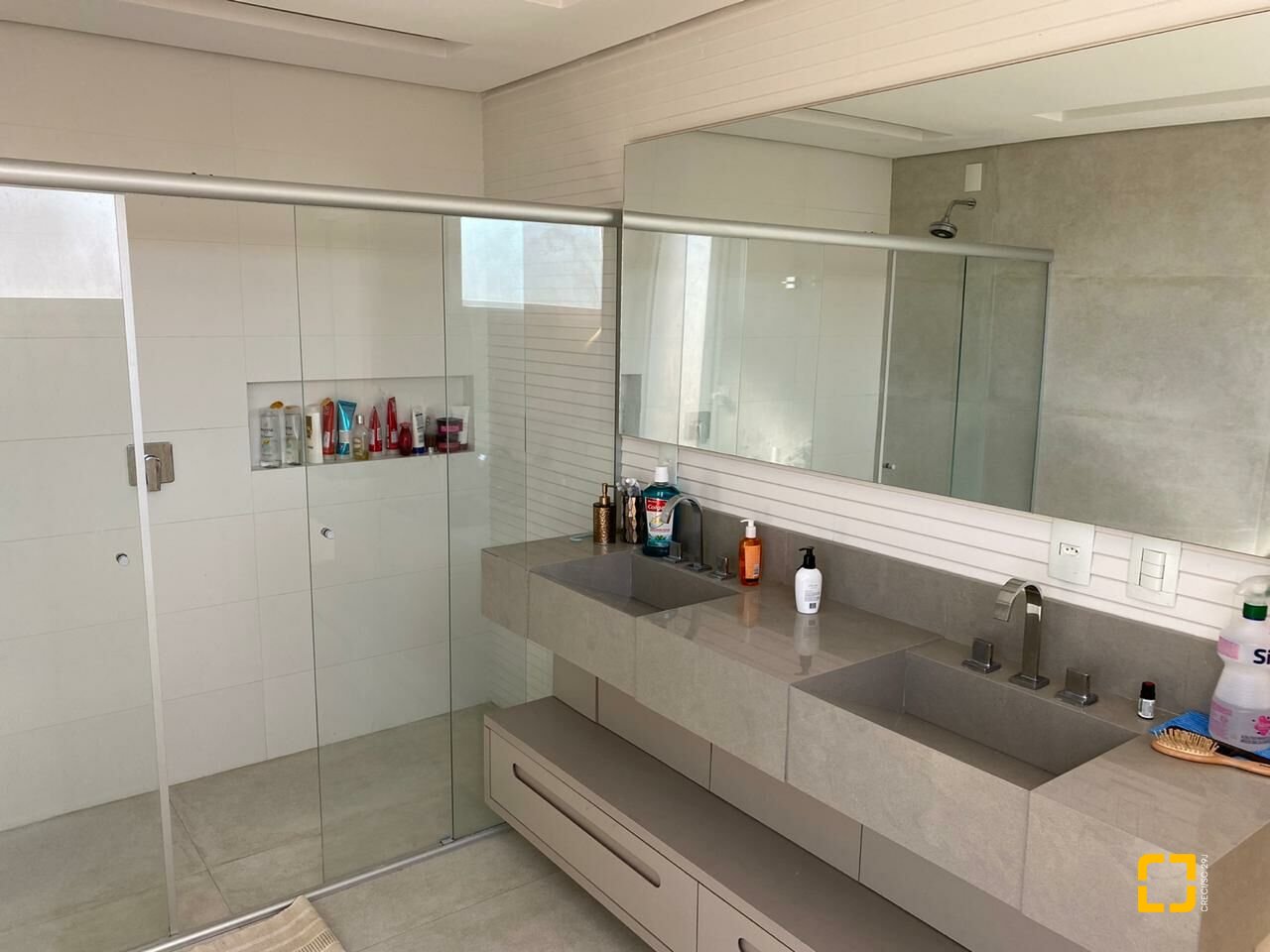 Casa com 412m², 6 quartos (sendo 3 suítes), 2 garagens, no bairro Jurerê Internacional em Florianópolis