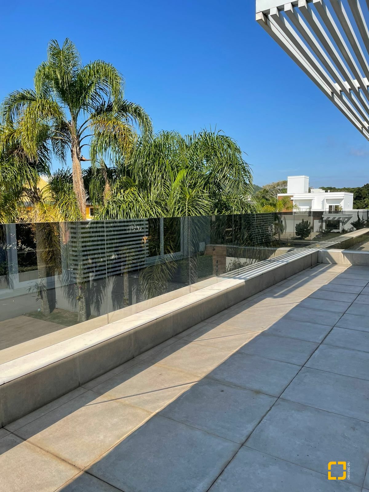 Casa com 412m², 6 quartos (sendo 3 suítes), 2 garagens, no bairro Jurerê Internacional em Florianópolis