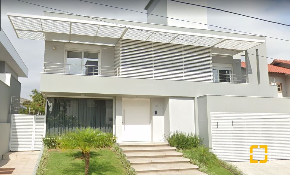 Casa com 412m², 6 quartos (sendo 3 suítes), 2 garagens, no bairro Jurerê Internacional em Florianópolis