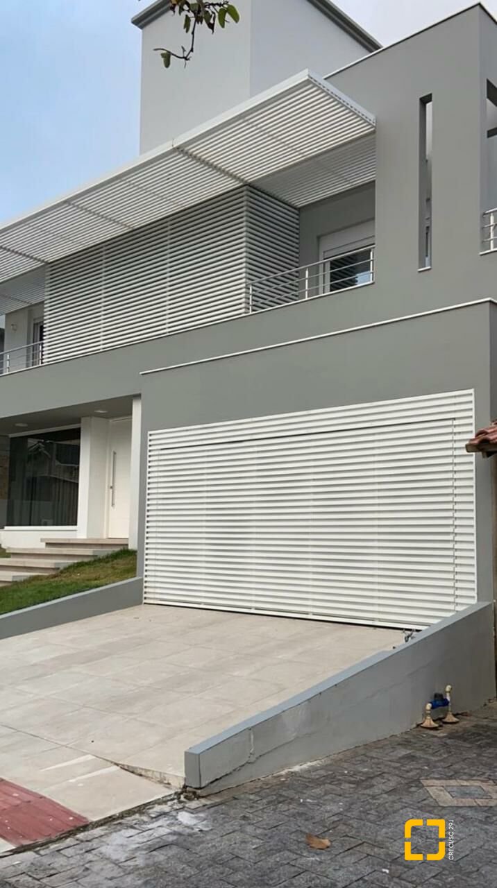 Casa com 412m², 6 quartos (sendo 3 suítes), 2 garagens, no bairro Jurerê Internacional em Florianópolis