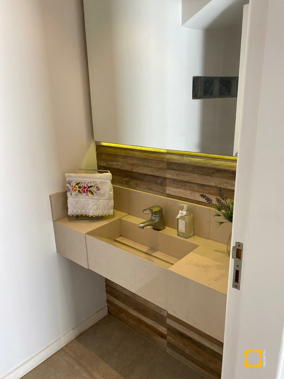 Casa com 412m², 6 quartos (sendo 3 suítes), 2 garagens, no bairro Jurerê Internacional em Florianópolis
