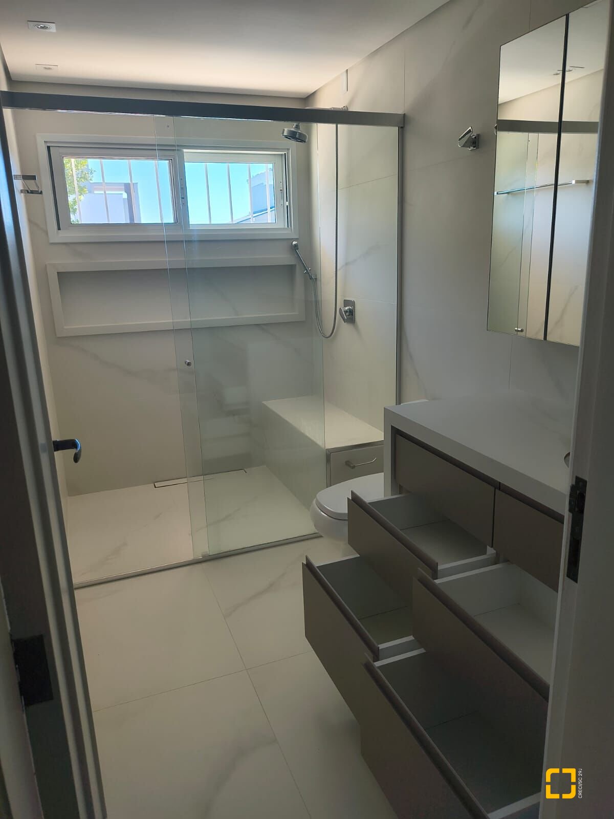 Casa com 246m², 7 quartos (sendo 3 suítes), 4 garagens, no bairro Jurerê Internacional em Florianópolis