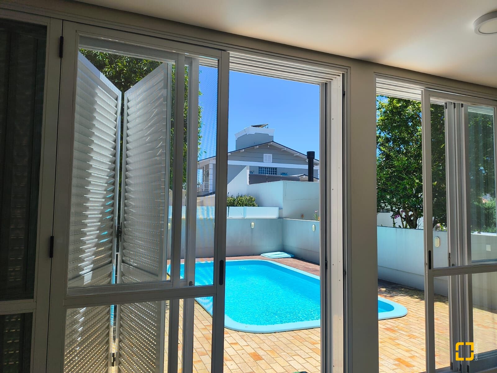 Casa com 246m², 7 quartos (sendo 3 suítes), 4 garagens, no bairro Jurerê Internacional em Florianópolis