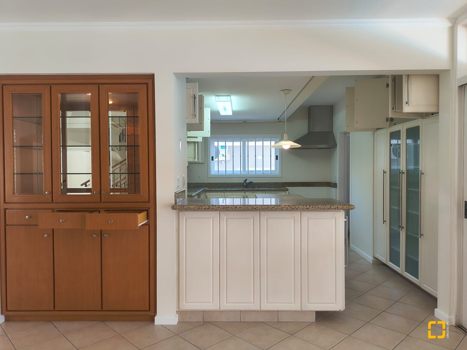Casa com 246m², 7 quartos (sendo 3 suítes), 4 garagens, no bairro Jurerê Internacional em Florianópolis
