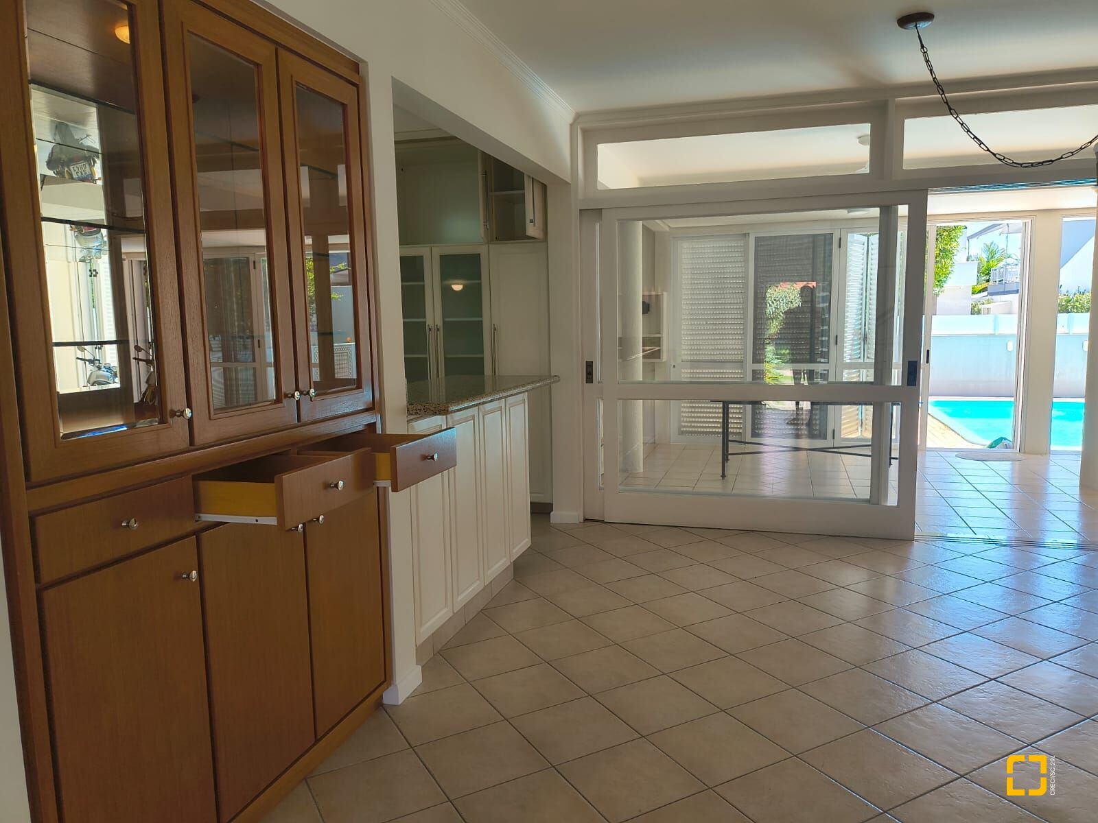 Casa com 246m², 7 quartos (sendo 3 suítes), 4 garagens, no bairro Jurerê Internacional em Florianópolis