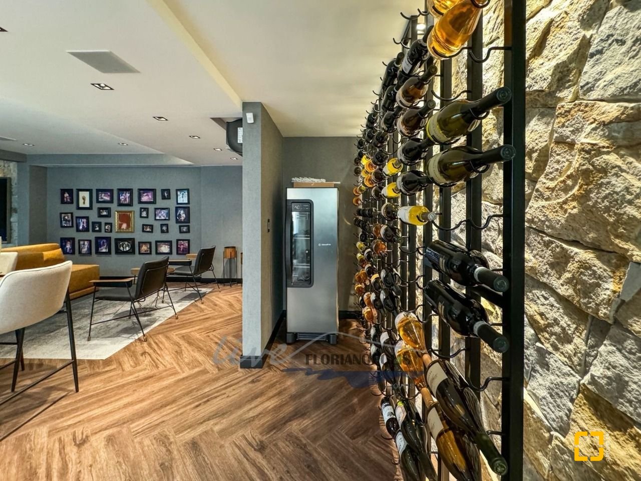 Casa com 1200m², 8 quartos (sendo 4 suítes), 5 garagens, no bairro Jurerê Internacional em Florianópolis