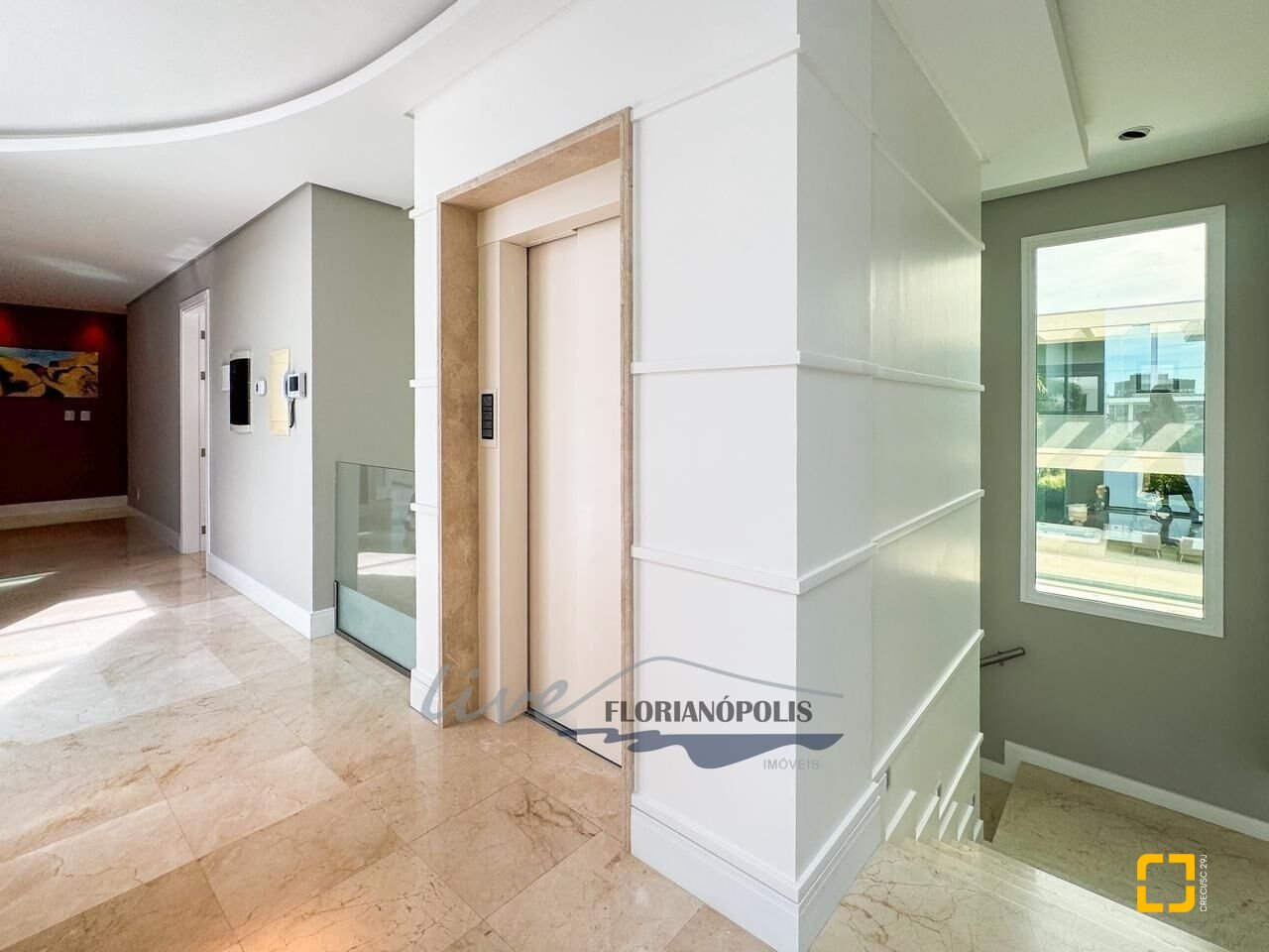 Casa com 1200m², 8 quartos (sendo 4 suítes), 5 garagens, no bairro Jurerê Internacional em Florianópolis