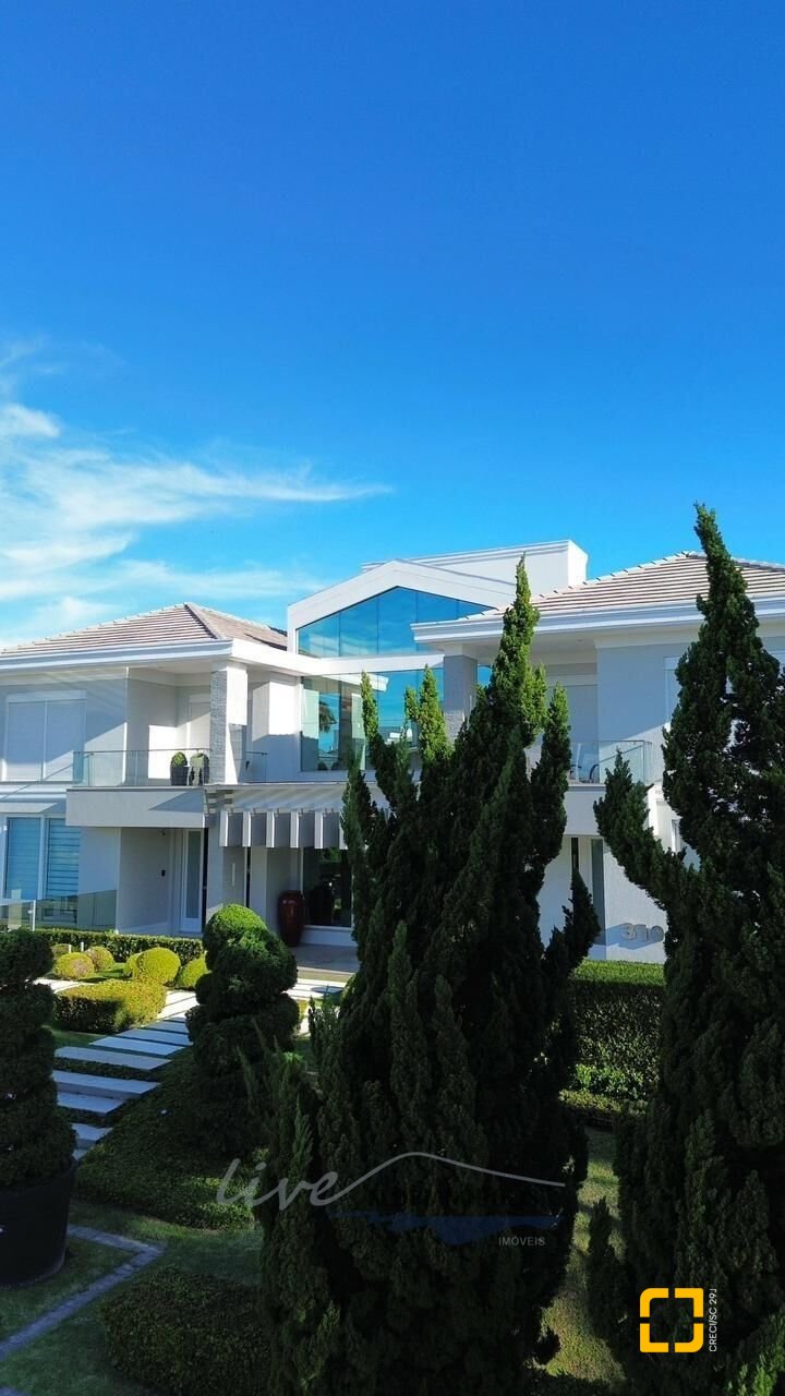 Casa com 1200m², 8 quartos (sendo 4 suítes), 5 garagens, no bairro Jurerê Internacional em Florianópolis