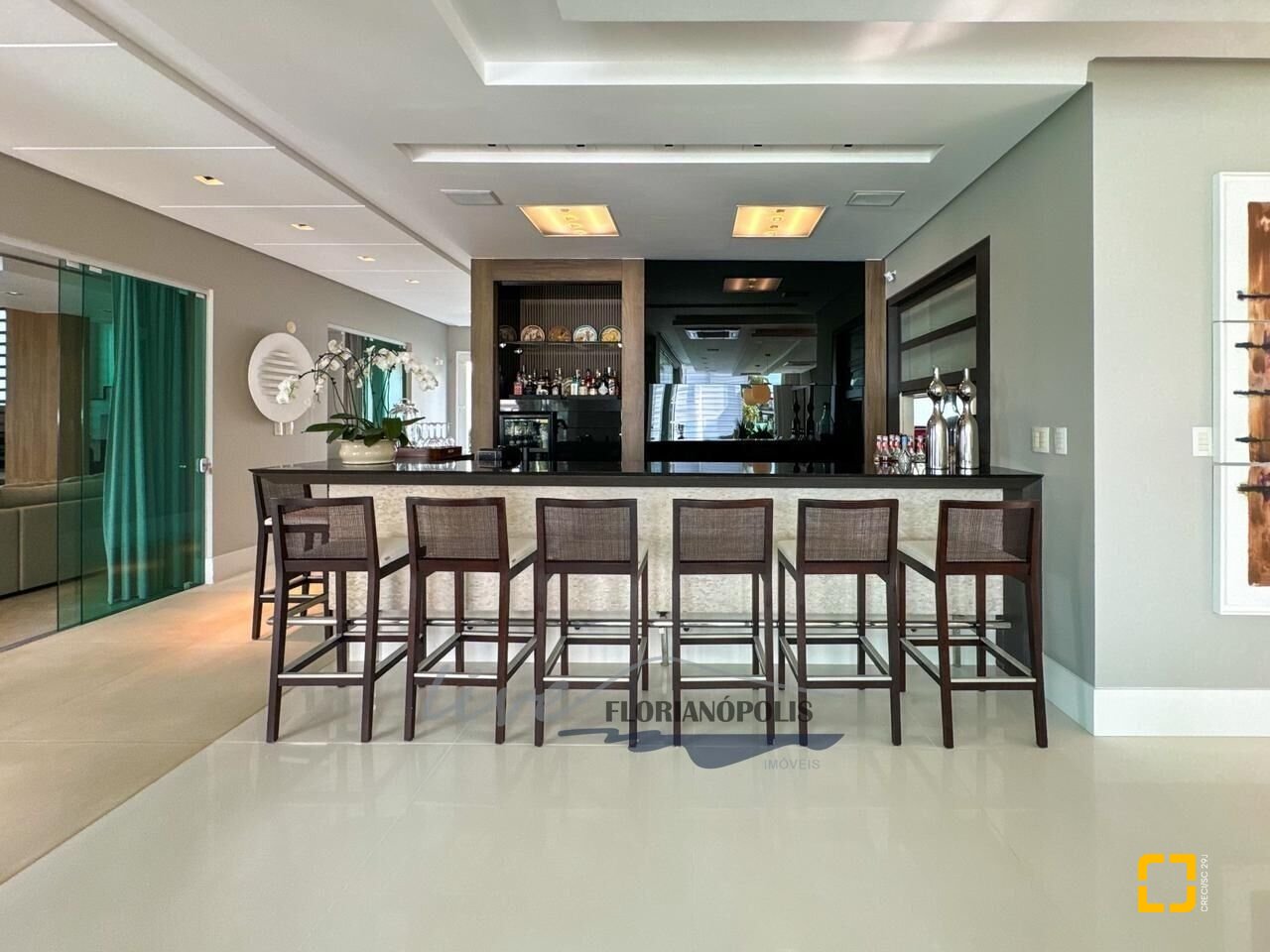 Casa com 1200m², 8 quartos (sendo 4 suítes), 5 garagens, no bairro Jurerê Internacional em Florianópolis