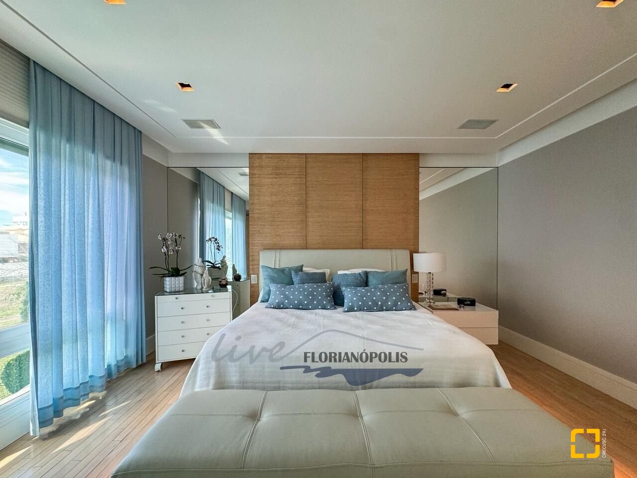 Casa com 1200m², 8 quartos (sendo 4 suítes), 5 garagens, no bairro Jurerê Internacional em Florianópolis