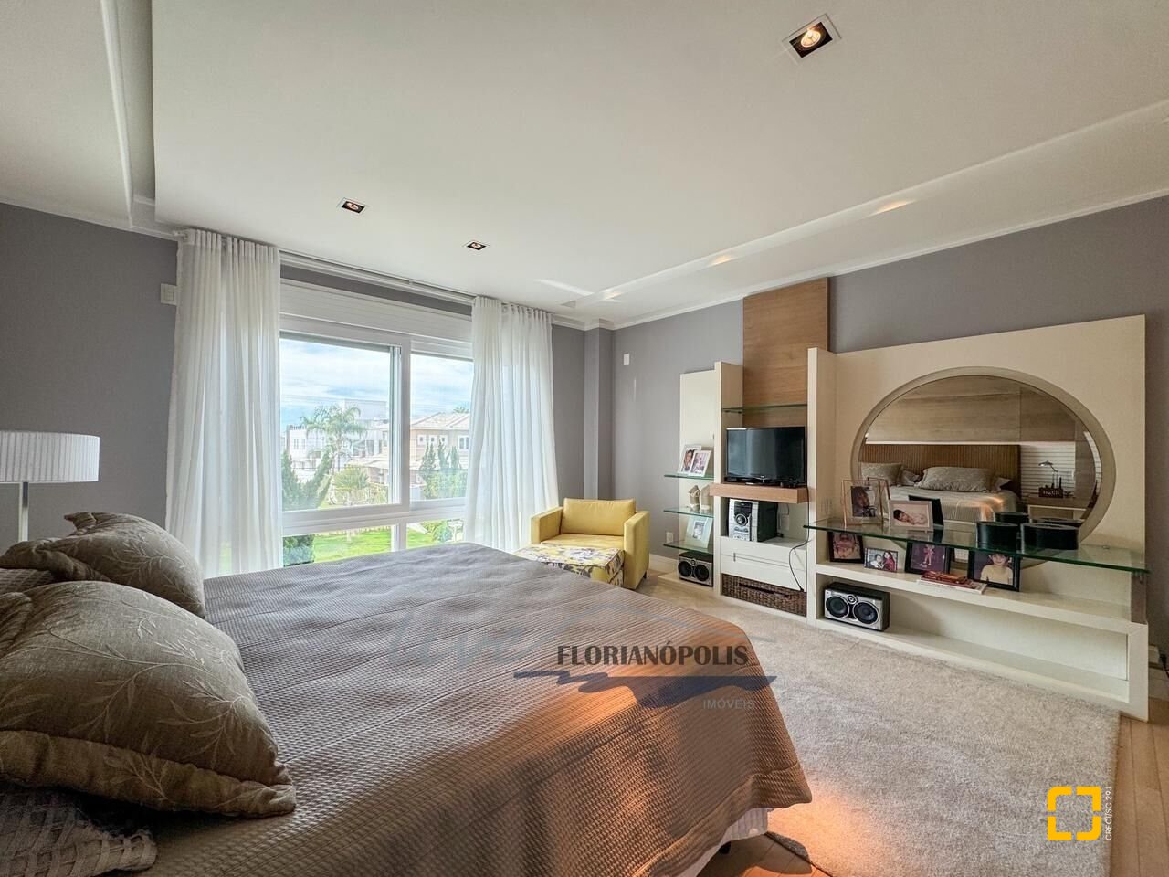 Casa com 1200m², 8 quartos (sendo 4 suítes), 5 garagens, no bairro Jurerê Internacional em Florianópolis